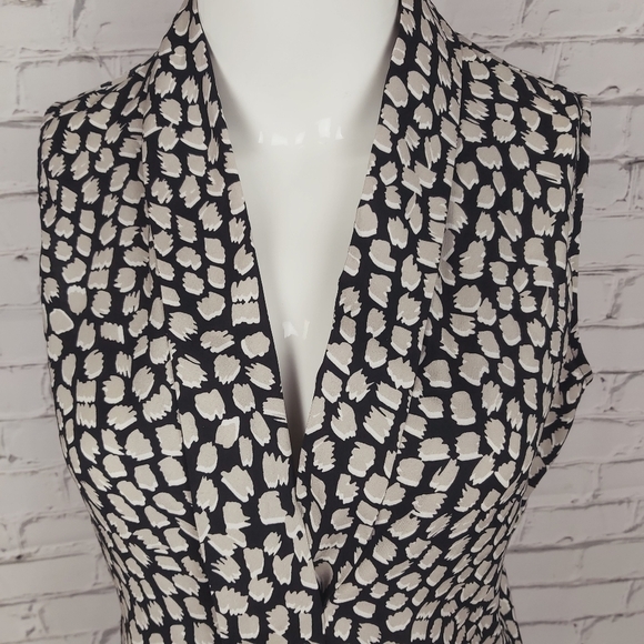 Calvin Klein Sleeveless V-neck Top‎ - Picture 7 of 11